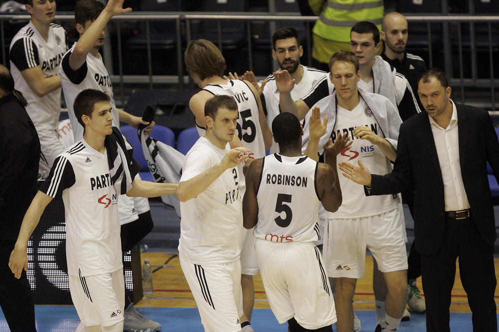 KAO DA IH JE NEKO PROKLEO! Katastrofa pokosila Partizan pred polufinale Kupa Koraća! (VIDEO)