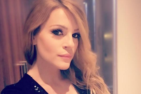 OVO NI ŠVONJA NIJE RADILA Seksi Jeca je TOP i u 8. mesecu trudnoće! U MINI haljini pokazala stomačić, al i vitku liniju! (FOTO)