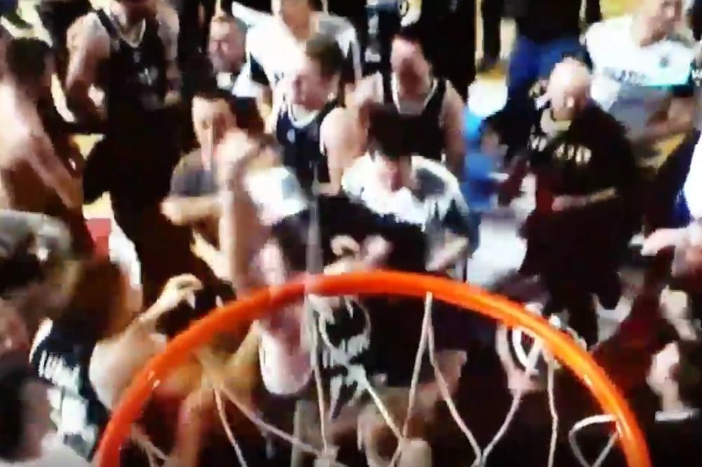 ZA NJIH GRANICE NE POSTOJE: Grobari u transu slavili na parketu u Belgiji sa igračima Partizana! (VIDEO)