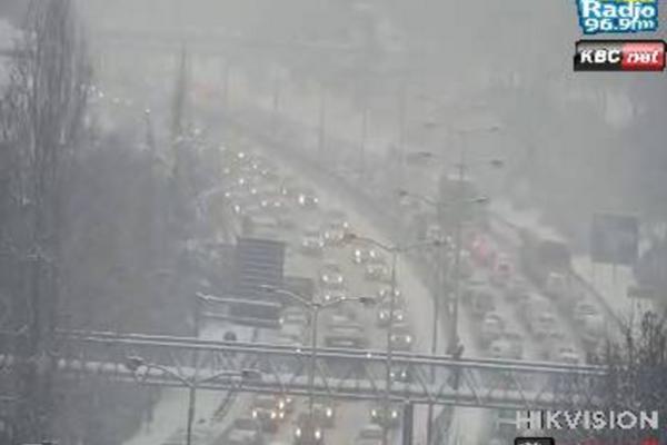 SNEG PROUZROKOVAO POTPUNI KOLAPS U BG-u: Pogledajte gde su najveće gužve u prestonici! (FOTO)