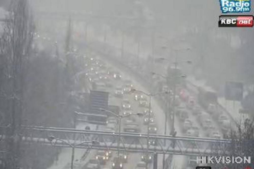 SNEG PROUZROKOVAO POTPUNI KOLAPS U BG-u: Pogledajte gde su najveće gužve u prestonici! (FOTO)