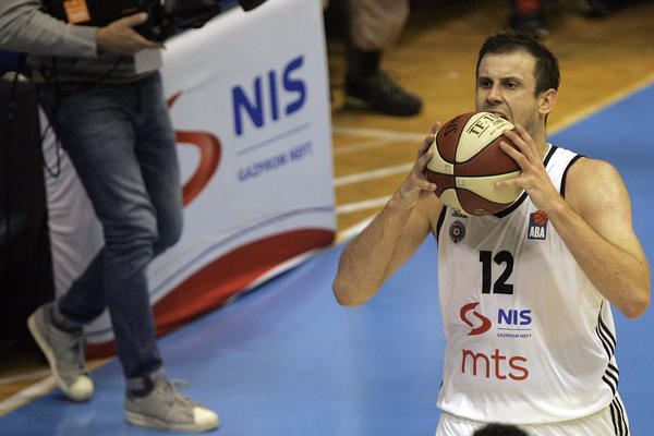 Veličković molio Grobare da prestanu! Evo da li su ga poslušali! (VIDEO)