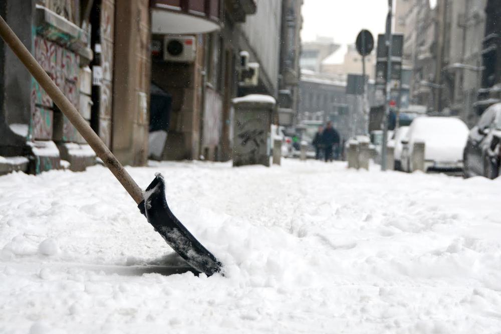 HIT: Kako Leskovčani preživljavaju LEDENO DOBA lomeći svoje kosti po gradu!