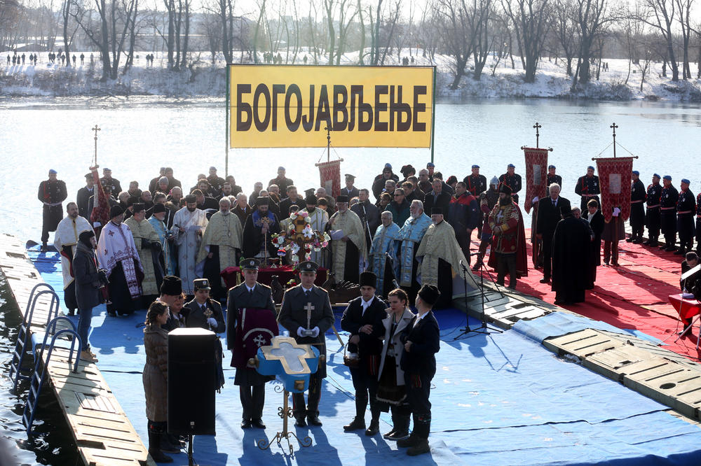 SPC I VERNICI OBELEŽAVAJU BOGOJAVLJENJE: Ove OBIČAJE treba da zna SVAKI Srbin, evo kojim rečima se danas POZDRAVLJA