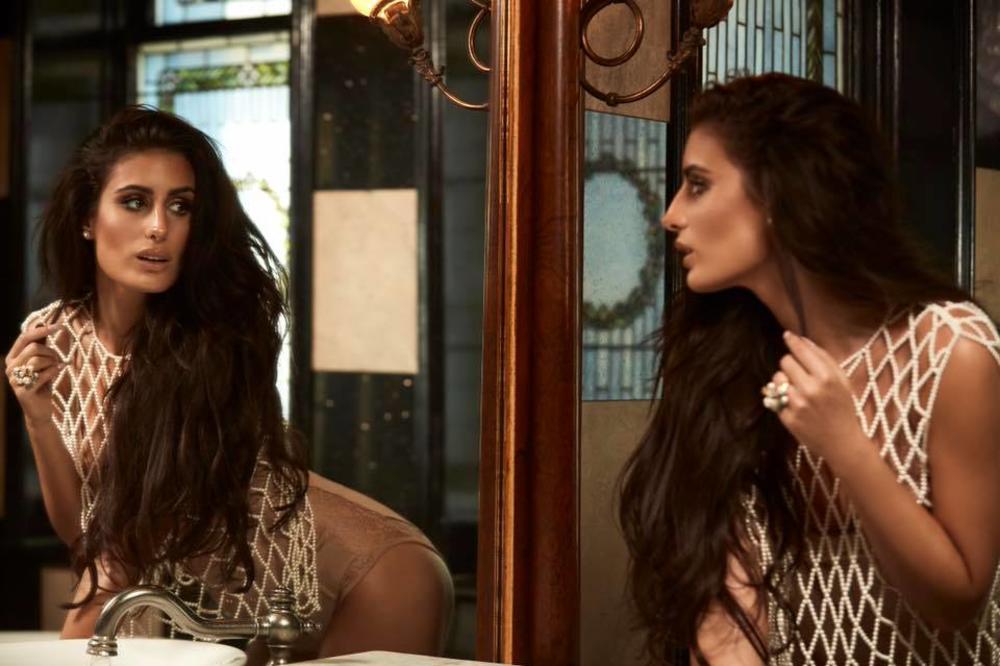 DIDI J SE KUPA U ZLATU Snimila novi spot sa jednim od najpoznatijih repera! (FOTO) (VIDEO)