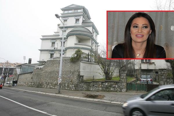 NIJE SAMO AUTOBUS - I KOLA UDARILA U KUĆU Ceca SPASAVALA ljude iz smrskanog automobila ispred svoje vile na Dedinju!