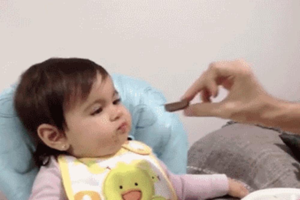 WIN DANA: Evo kako preiskusni roditelji hrane svoje RAZMAŽENE BEBICE (GIF)