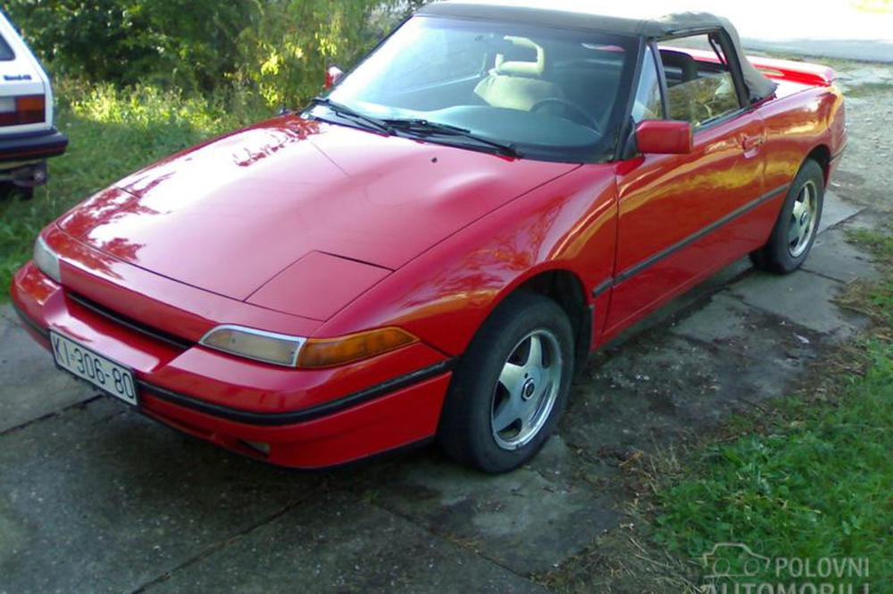 Nije za zimu, ALI BAŠ ZATO! Ovaj crveni kabrio je idealna makina za leto 2017. (FOTO)