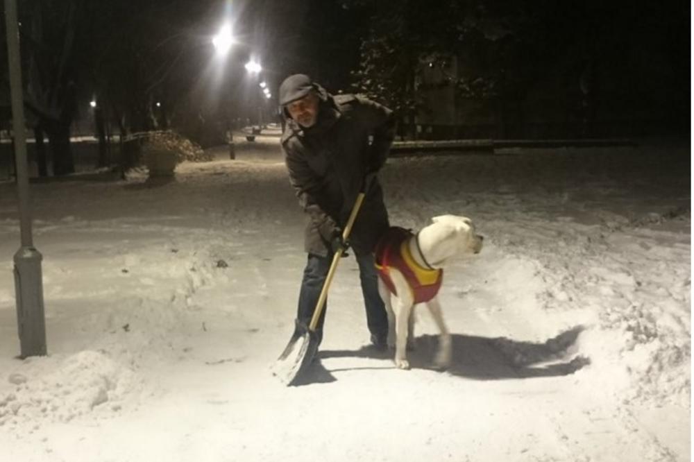 KAMPANJA POČELA? Političari uzeli lopate u ruke! (FOTO)