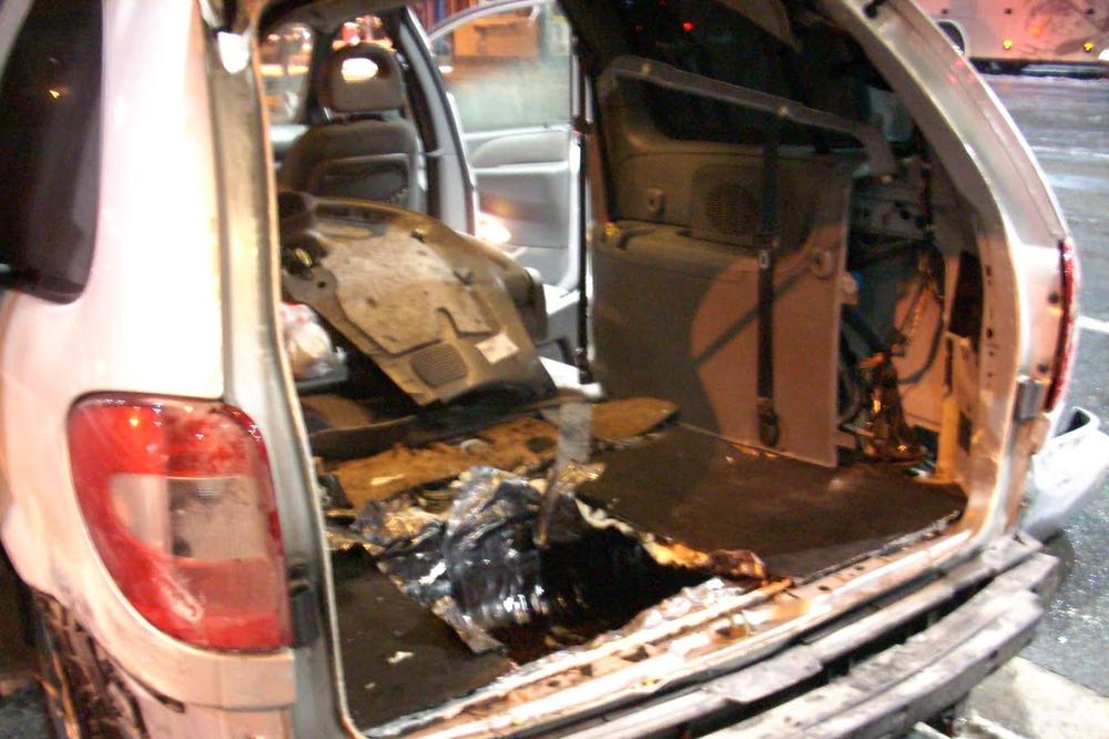 SRPSKIM POLICAJCIMA JE BIO SUMNJIV OVAJ BELI AUTO: A kad su ga otvorili... (FOTO) (VIDEO)