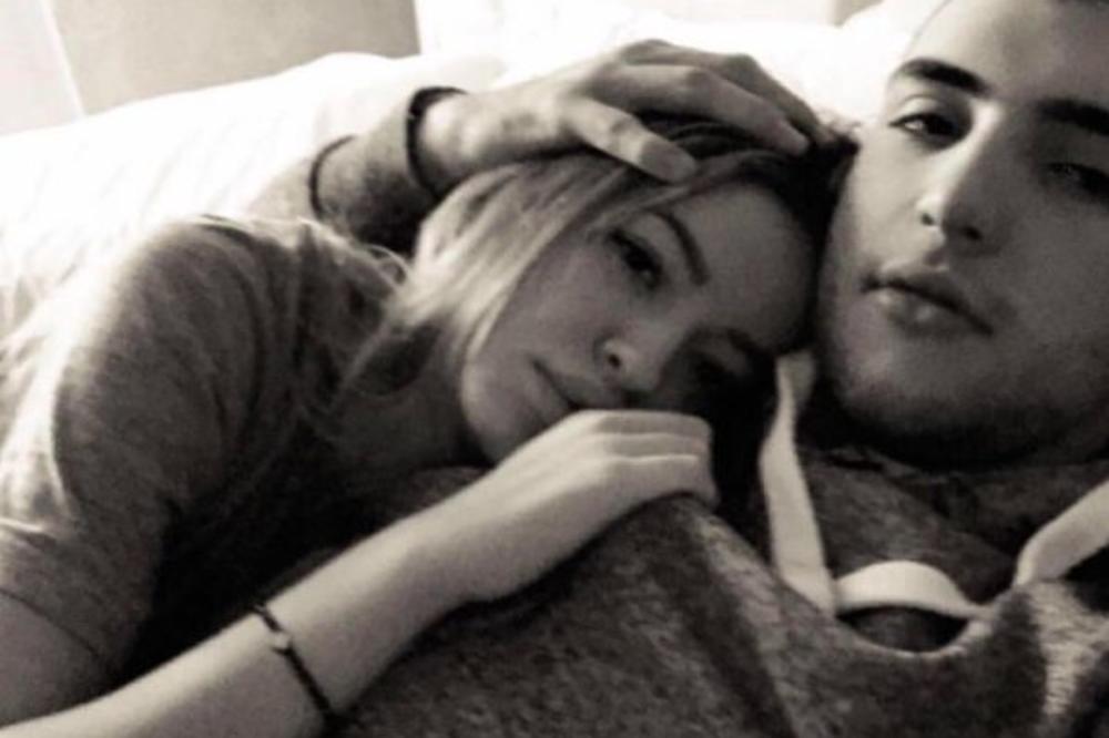 SNIMAK PRE SEKSA IZ SPAVAĆE SOBE Veljko i cica se valjaju po krevetu, a Ana je bez trunke šminke! (VIDEO)