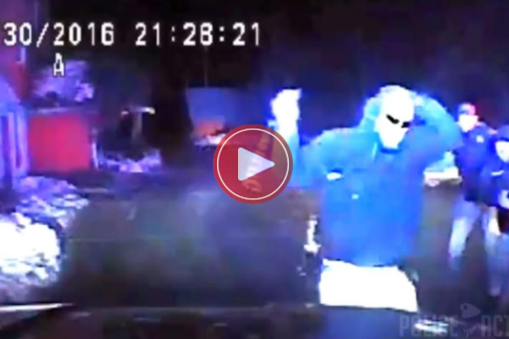 Nije hteo da se preda, već je krenuo LANCEM NA NAORUŽANE POLICAJCE! Šta mislite kako je prošao? (VIDEO)