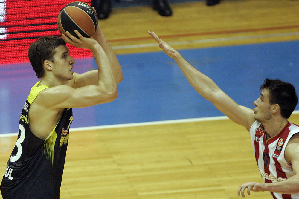 THE TROJKAAA! Navijači Zvezde vređali Bogdana, ali je njegov odgovor utišao ceo Pionir! (VIDEO)