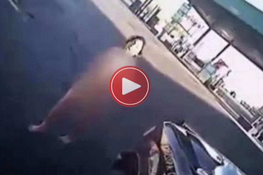 GOLA ŽENA NAPALA MURIJU! Ovako se bori PROTIV SISTEMA! (VIDEO)