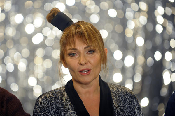 NIKO ŽIV JE NE BI PREPOZNAO! Vesna Trivalić uslikana u BEOGRADU bez trunke ŠMINKE, ali sa osmehom!