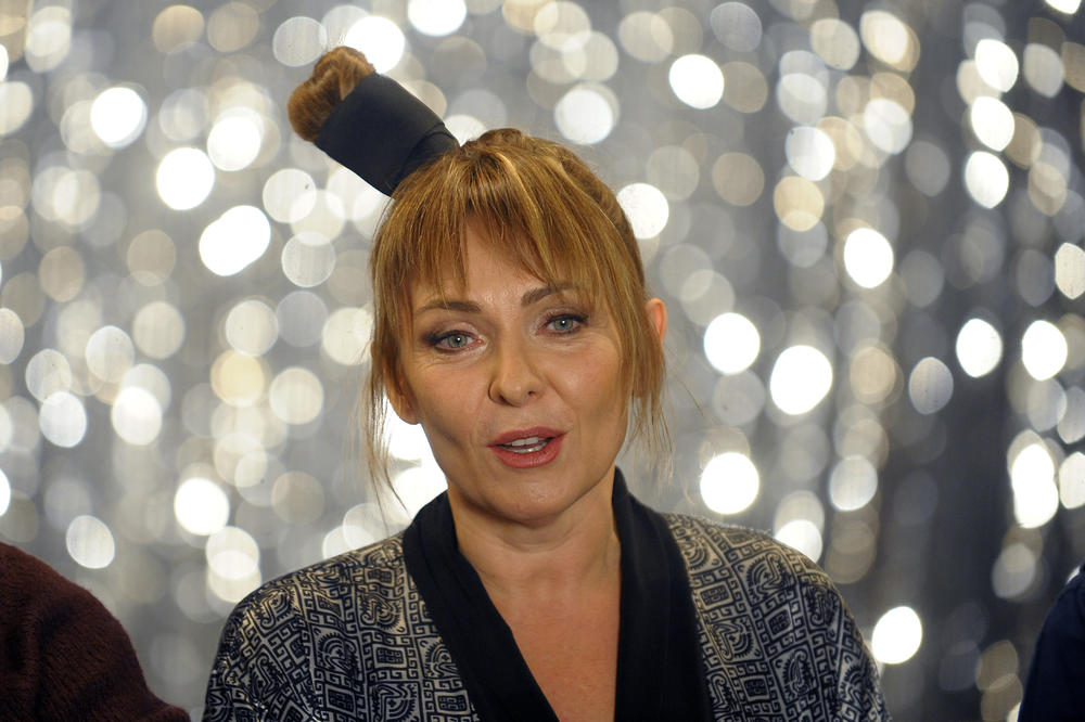 NIKO ŽIV JE NE BI PREPOZNAO! Vesna Trivalić uslikana u BEOGRADU bez trunke ŠMINKE, ali sa osmehom!