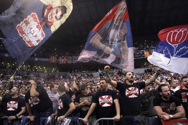 Možda im je krivo... Da li je moguće da se Hrvati zbog ovoga žale na Delije?! (FOTO)