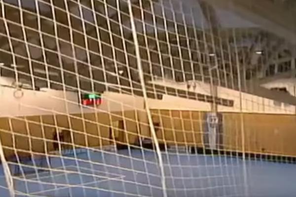 KATASTROFA U ČEŠKOJ: Pao krov hale dok se utakmica održavala! (VIDEO)