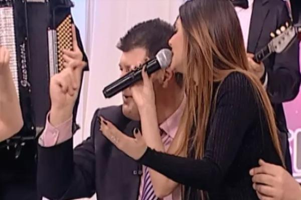 Malo se zanela! Pinkova zvezda  u emisiji završila u krilu SARAPE: Voditelju nije bilo dobro (FOTO)