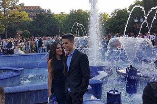 Vodio je na MATURU Sandru Afriku, bio slatki NEVINI KLINAC, ali sada se promenio i postao neprepoznatljiv! (FOTO)