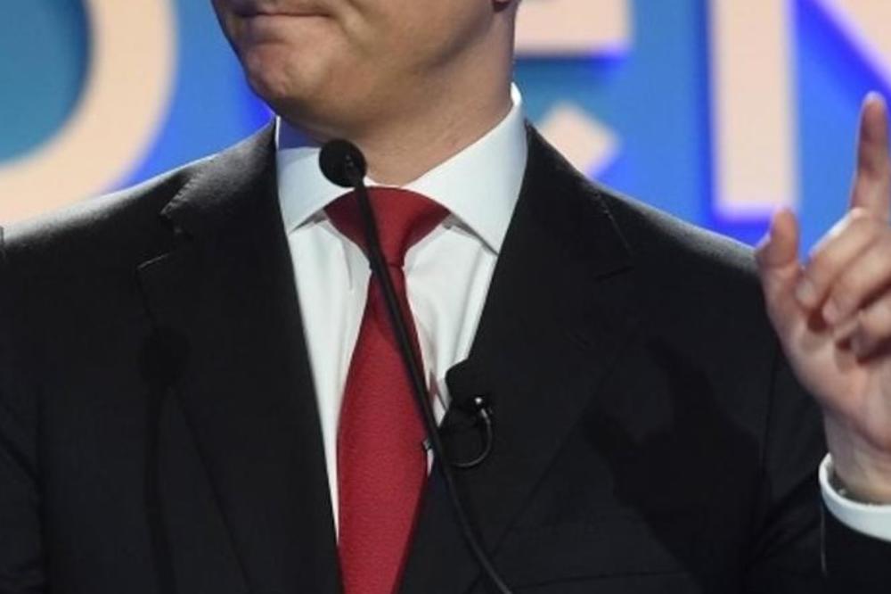 OVOM PREDSEDNIČKOM KANDIDATU ALBANCI SU KLICALI 2010. GODINE: Znate li o kome je reč? (FOTO)