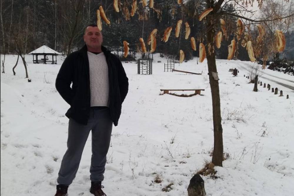 Nermin je drvo okitio - KIFLAMA! I to iz najhumanijeg mogućeg razloga! (FOTO)