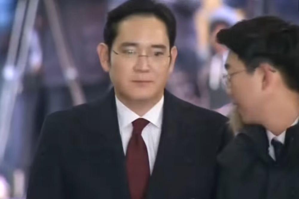 Direktora velike svetske kompanije čeka ZATVORSKA KAZNA zbog KORUPCIJE! (VIDEO)