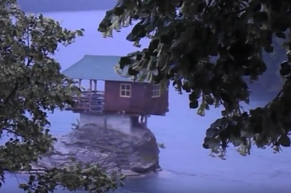 Sećate se čuvene kućice na Drini? E pa, umro je neko ko je vrlo povezan s njom (VIDEO)