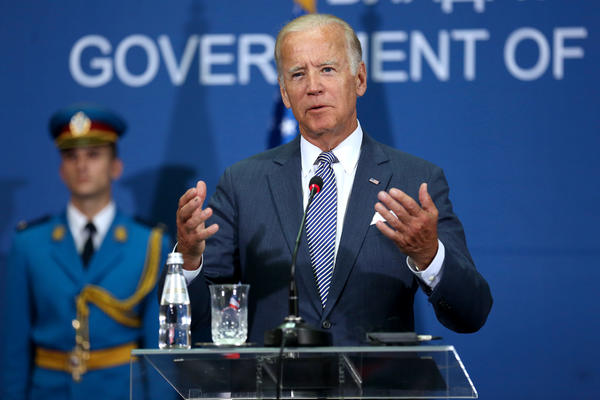 OVO JE MOJ SIN BO BAJDEN: Američki kandidat predstavio svog MRTVOG SINA a to je zapravo BILA ONA! (VIDEO)