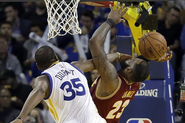 Ma koji derbi, Ratnici su izgazili Klivlend 35 razlike! (VIDEO)