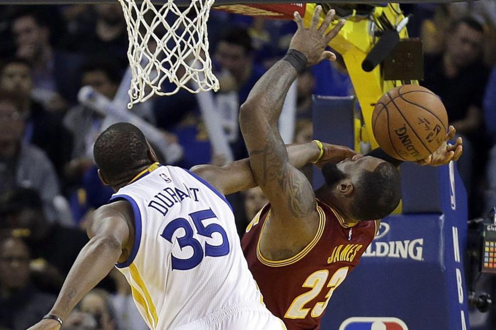 Ma koji derbi, Ratnici su izgazili Klivlend 35 razlike! (VIDEO)