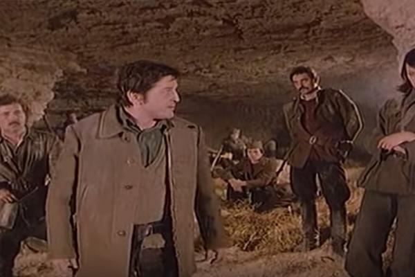 MLADA PARTIZANKA PUŠKU NOSILA: Najlepši prizor iz jugoslovenske ratne istorije je ova LEPOTICA! (FOTO)