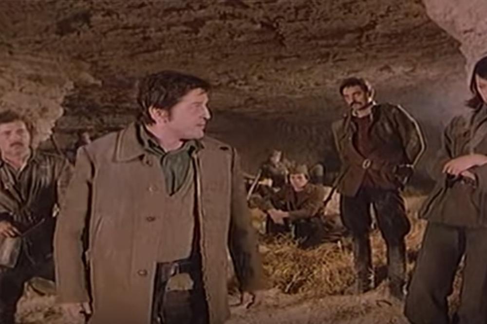 MLADA PARTIZANKA PUŠKU NOSILA: Najlepši prizor iz jugoslovenske ratne istorije je ova LEPOTICA! (FOTO)