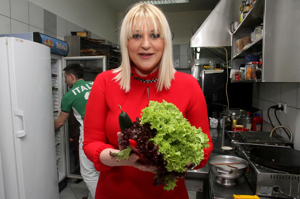 NATAŠA AKSENTIJEVIĆ SMRŠALA 22 KG I UGRADILA ZLATAN ZUB: "Poenta je da se smršam još 20 kilograma i budem Džej Lo!"