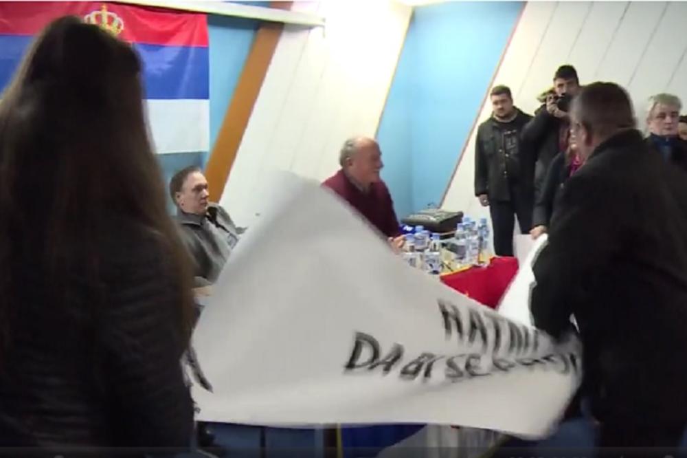 SAMI SMO RAZLUPALI SVOJE AUTOMOBILE, KAO ŠTO SE BAROVIĆ SAM OKLIZNUO NA ŠEŠELJEVU BANANU! Inicijativa mladih odgovara na optužbe iz SNS!