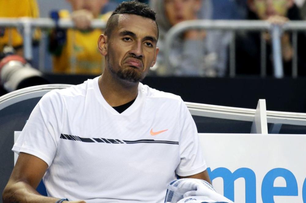 POČELA SEČA FAVORITA: Kirjosu zviždali njegovi navijači, izleteli Čilić, Navaro i olimpijska šampionka! (VIDEO)