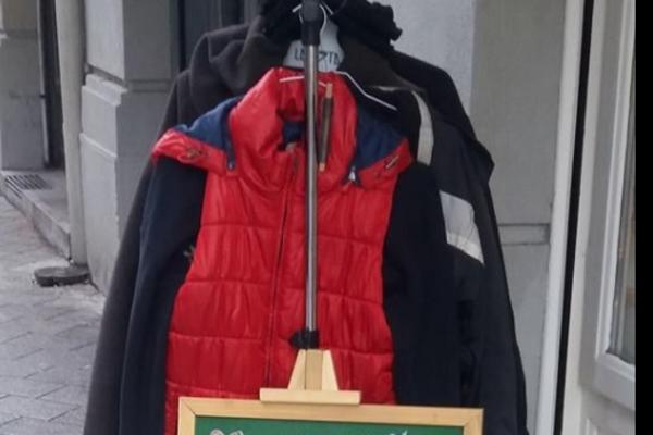 NOVOSAĐANI IMAJU VELIKO SRCE: Ovo nisu samo jakne, već dokaz da smo još uvek LJUDI! (FOTO)