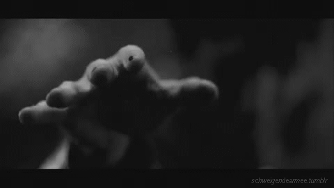 Ne paniči! Evo šta može da znači drhtanje ruku (FOTO) (GIF)