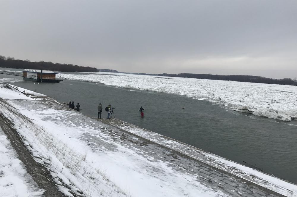 Ne pravi samo led problem! Krst na Dorćolu je postavljen, ali na ovo niko nije računao!