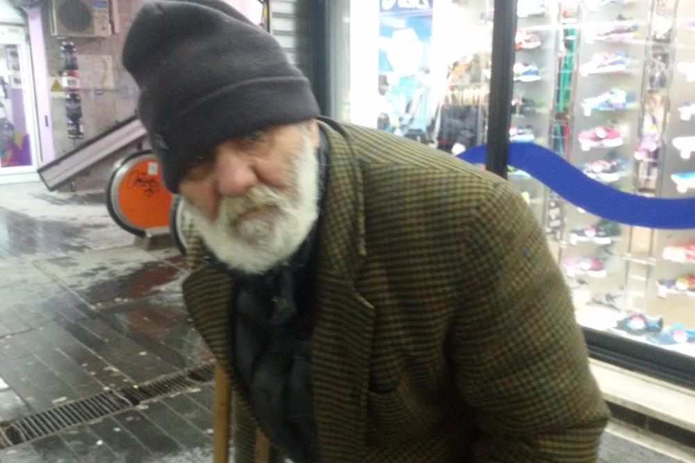 PROSJAK JE CEO ŽIVOT, PODZEMNI PROLAZ MU JE DOM: Ovo je tužna priča Milovana s Terazija! (FOTO)