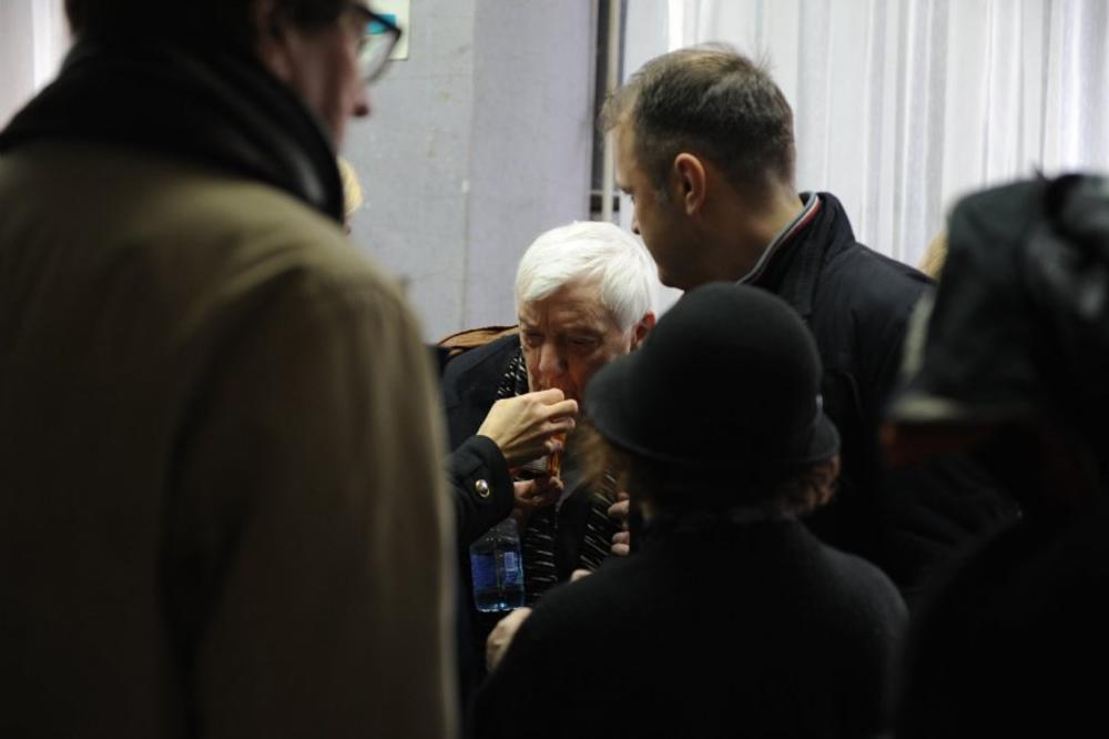 ŠOK ZA ŠOKOM Dom sindikata u panici: Đorđu Marjanoviću pozlilo na komemoraciji Mikiju Jevremoviću! (FOTO)