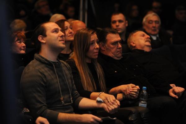 Zašto nestaje sjaj u oku tvom, zašto odlažiš sad? Komemoracija Mikija Jevremovića: Ćerka NE MOŽE DA ZAUSTAVI SUZE (VIDEO)
