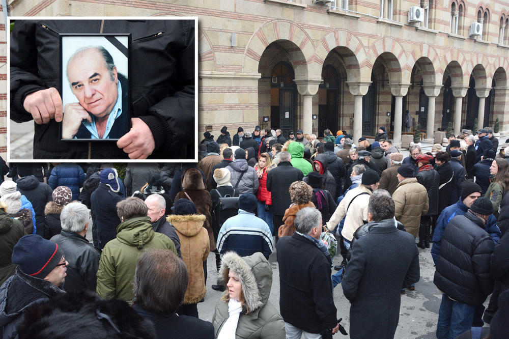 Beograd ispratio Mikija Jevremovića na večni počinak: Kulturna elita na Novom groblju se oprostila od legende! (FOTO)