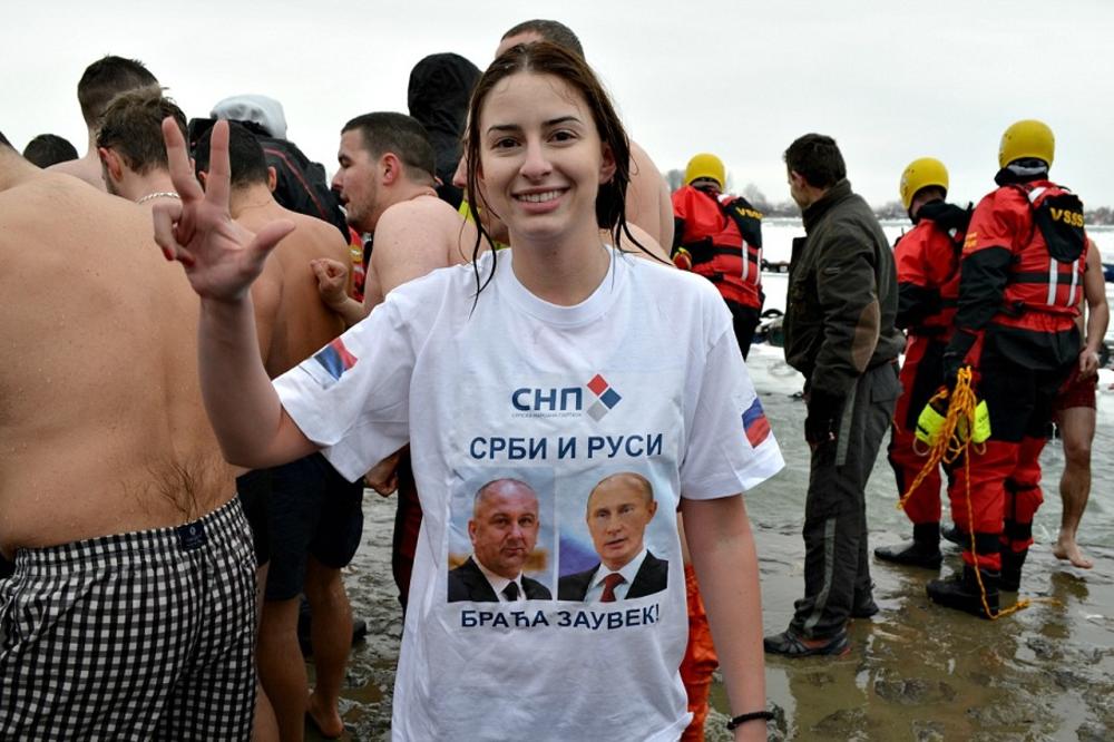 MILICA JE PLIVALA ZA BOGOJAVLJENSKI KRST: Ova devojka zaslužuje divljenje!  (FOTO) (VIDEO)