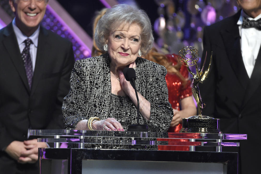 KRALJICA! Glumica koja je najomiljenija bakica na svetu proslavila svoj 95. rođendan, i to... (FOTO)