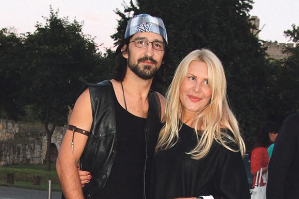 LJUBAVNO GNEZDO daleko od GRADA! Kuća Verice i njenog 35 god mlađeg dečka je da se raspametite! (FOTO)