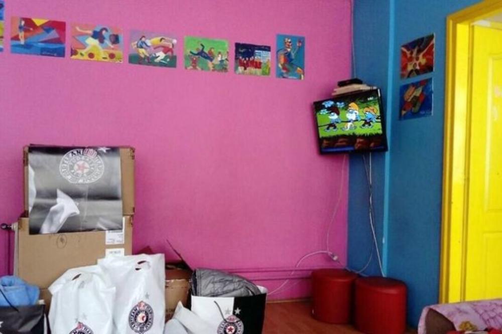 Dok se igrači Partizana pripremaju, ostali u crno-belom čine nešto najlepše! (FOTO)