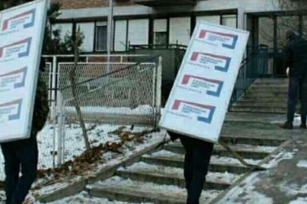 Smeje im se cela Srbija! Naprednjaci čistili sneg s transparentima SNS na leđima! (FOTO)