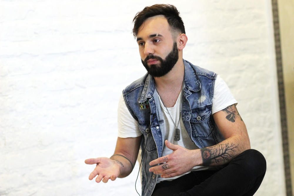 FILIP MITROVIĆ POTPUNO GO! Pevač sve zaprepastio ovim potezom (FOTO)