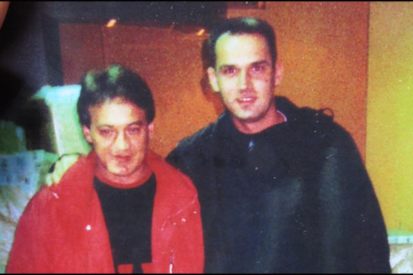 VELJA POKAZAO SLIKU IZ ŠILEROVE: Ministar zdravlja Lončar i šef zemunskog klana Šiptar ZAGRLJENI! (FOTO)